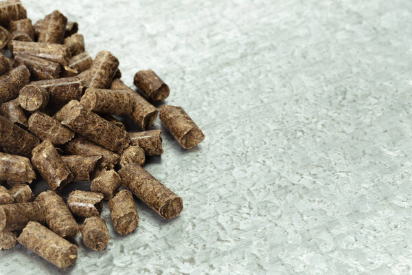 Ресурс. Пеллеты на столе