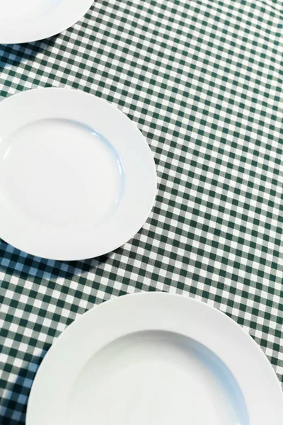 Damalı masa örtüsü plakaları