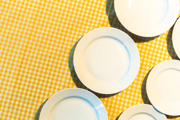 Damalı masa örtüsü plakaları