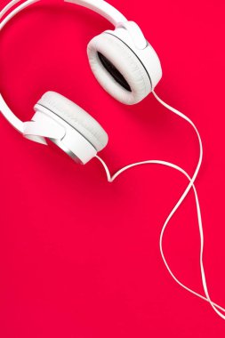 kulaklık kırmızı yüzeyi
