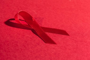 AIDS konusunda sembolü olarak şerit