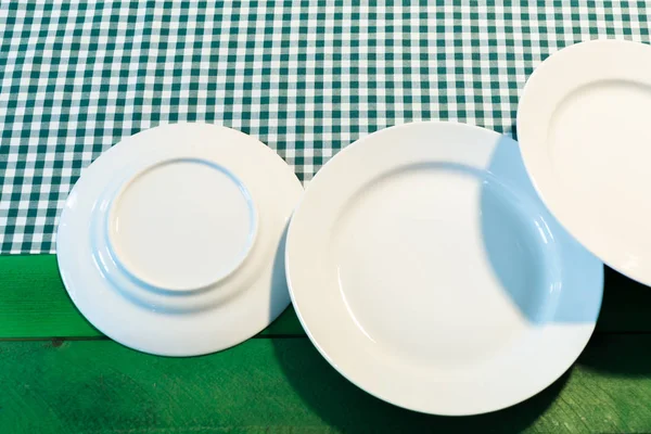 Damalı masa örtüsü plakaların yükseltilmiş görünümü