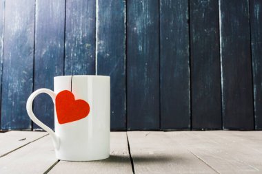 çay bardağı ile boş kalp şeklinde etiket