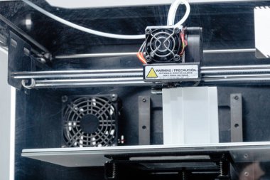 3D baskı devam ediyor, yenilik teknolojileri kavramı