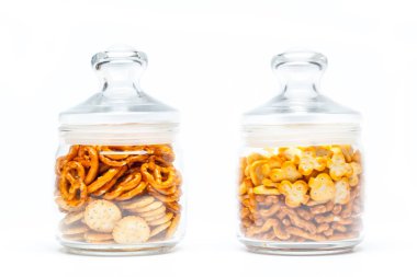 tanımlama bilgilerini bretzels beyaz arka plan üzerinde