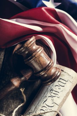 ABD bayrağı ile tahta tokmak