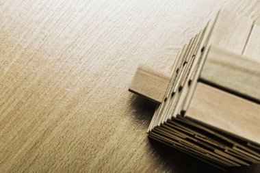 Tablo blok ahşap oyunun yakın çekim 