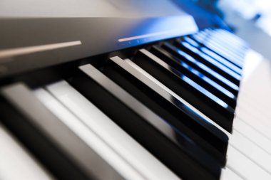 Piyano klavye yukarı görünümünü