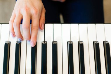 Piyano eller closeup. Kavramı, müzik ve hobi