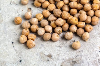 Soya fasulyesi masaya dağınık görünümü Kapat