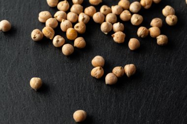 Soya fasulyesi masaya dağınık görünümü Kapat