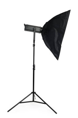 Stüdyo ışıklandırması beyaz arkaplanda izole edildi