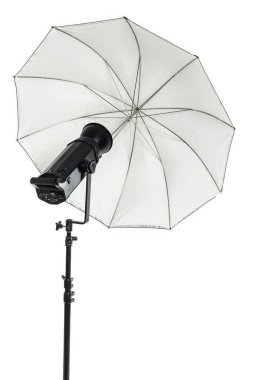 Stüdyo ışıklandırması beyaz arkaplanda izole edildi