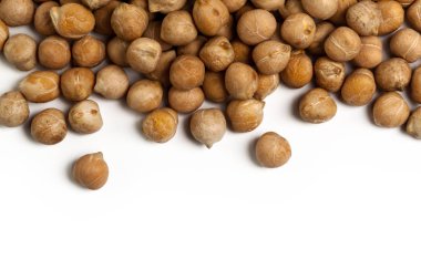 Beyaz arkaplanda soyalı soya fasulyesi