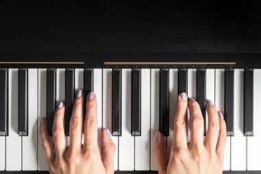 Piyano eller closeup. Kavramı, müzik ve hobi