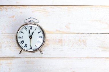 çalar saat ahşap tablo