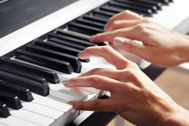 Piyano eller closeup. Kavramı, müzik ve hobi