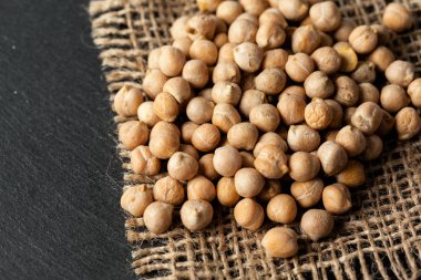 Soya fasulyesi masaya dağınık görünümü Kapat