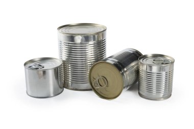 Beyaz arka plan üzerinde izole metal kutular