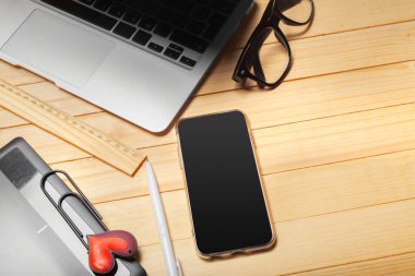 Ofis Resepsiyon Masa başı işleri ile