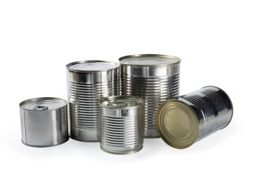 Beyaz arka plan üzerinde izole metal kutular