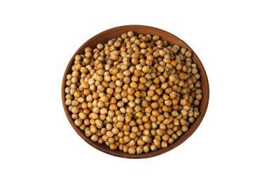 Beyaz arka planda izole edilmiş kabın içindeki soya fasulyesi