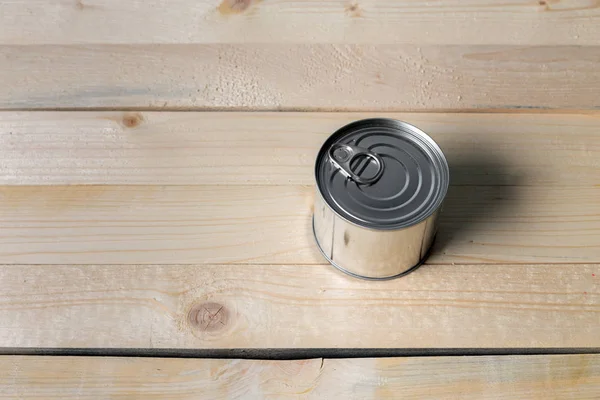 Latón Para Comida Sobre Fondo Madera —  Fotos de Stock