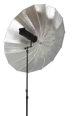 Stüdyo ışıklandırması beyaz arkaplanda izole edildi