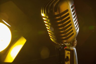 retro tarzı ses mikrofon kadar kapatın