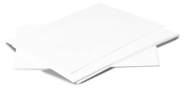 Boş kağıt beyaz bir arka plan üzerinde bir paket