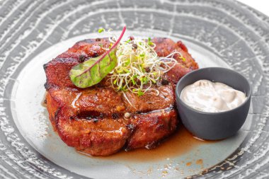 Izgara Dana biftek, görünümü kadar yakın