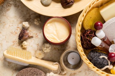 bazı banyo aksesuarları yakın