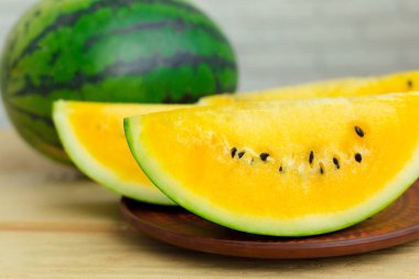 Sarı karpuz, dilim görünümü kapatın