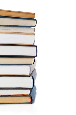 Beyaz arka plan üzerinde izole kitap görünümü kadar kapatın