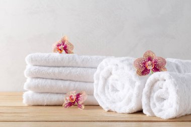 çiçek ile rulo havlu