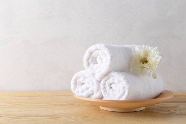 çiçek ile rulo havlu