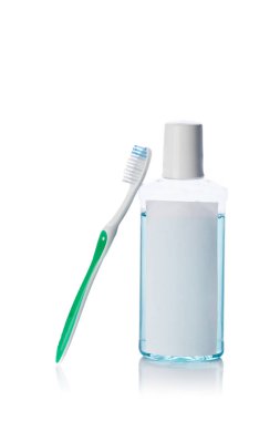 Diş araçları ve beyaz arka plan üzerinde izole diş fırçası