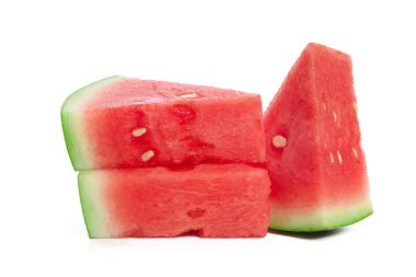 Beyaz arkaplanda karpuz dilimleri