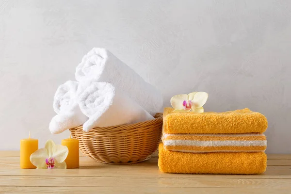 Handdoeken Roll Met Bloem — Stockfoto