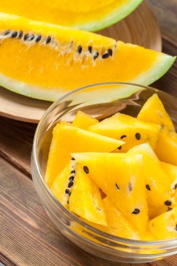 Sarı karpuz, dilim görünümü kapatın