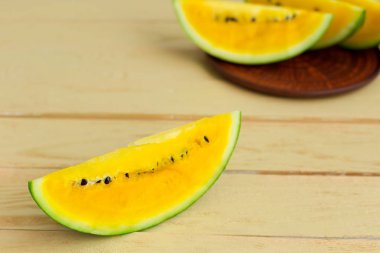 Sarı karpuz, dilim görünümü kapatın