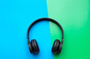 Modern kablosuz kulaklık görünümü kapatın