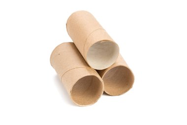 Beyaz arka plan üzerinde boş tuvalet kağıdı