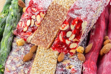 Lezzetli Türk lokumu beyazda izole