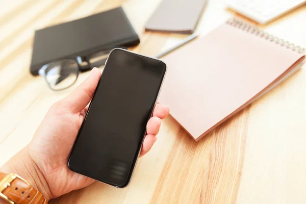 Young Woman Using Smartphone Online Concept — Stock Photo, Image