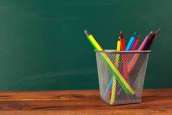 School Levert Een Houten Tafel Schoolbord Achtergrond — Stockfoto