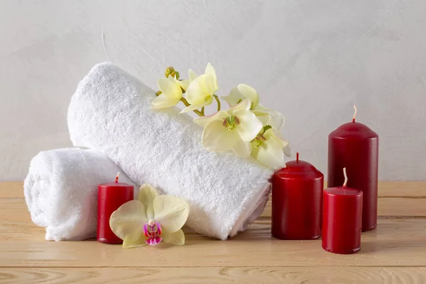 towels roll with flower