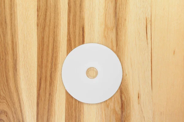 Ahşap Arka Plan Üzerinde Beyaz Boş Disk — Stok fotoğraf