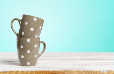 ahşap arka plan üzerinde kahve bardağı