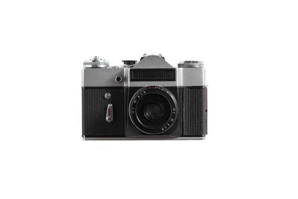 Винтажная кинокамера, изолированная на белом
